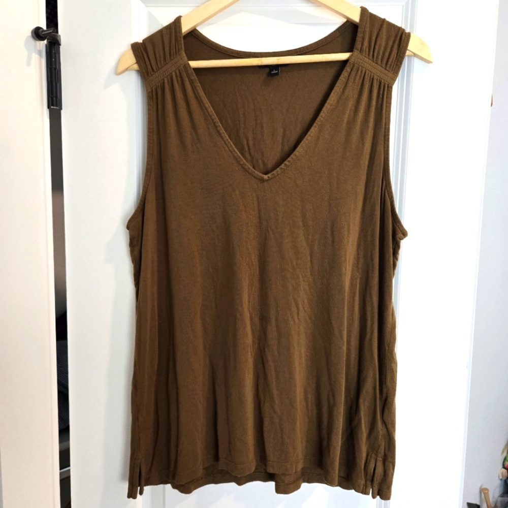 Large, Green, Banana Republic sleeveless blouse